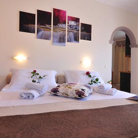 Rolandos Apartments 아기오스고르디오스 외부 사진