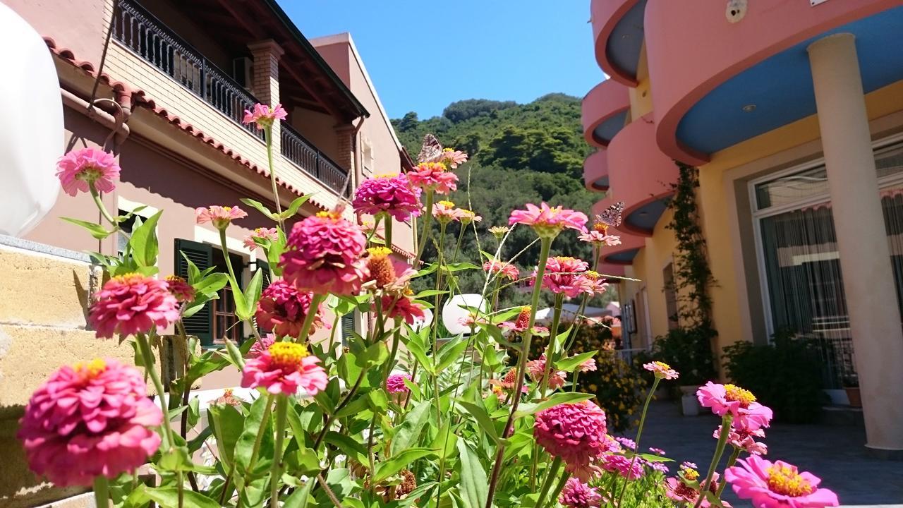 Rolandos Apartments 아기오스고르디오스 외부 사진